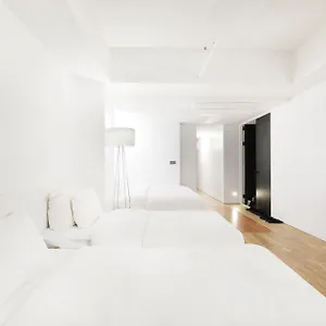 Hotel 498